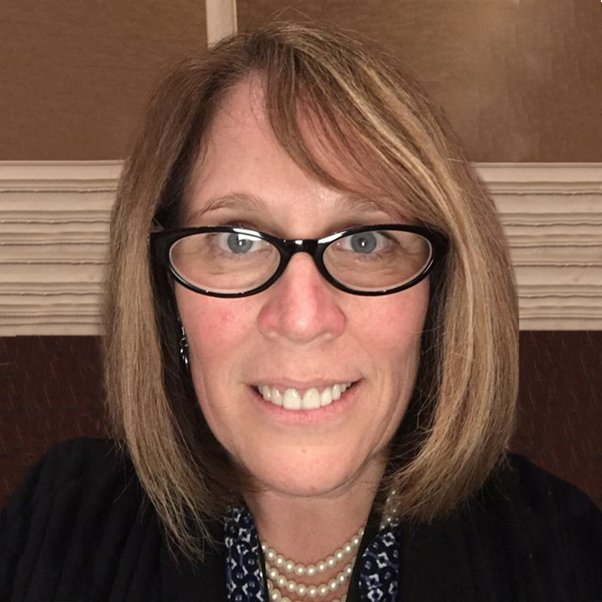 Lisa Mack Headshot Photoshopped